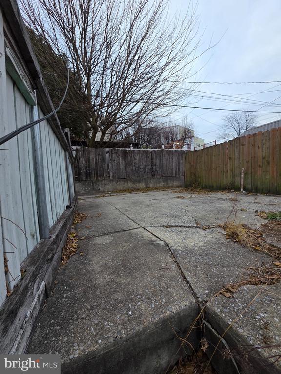 Building Photo - 521 Birch St