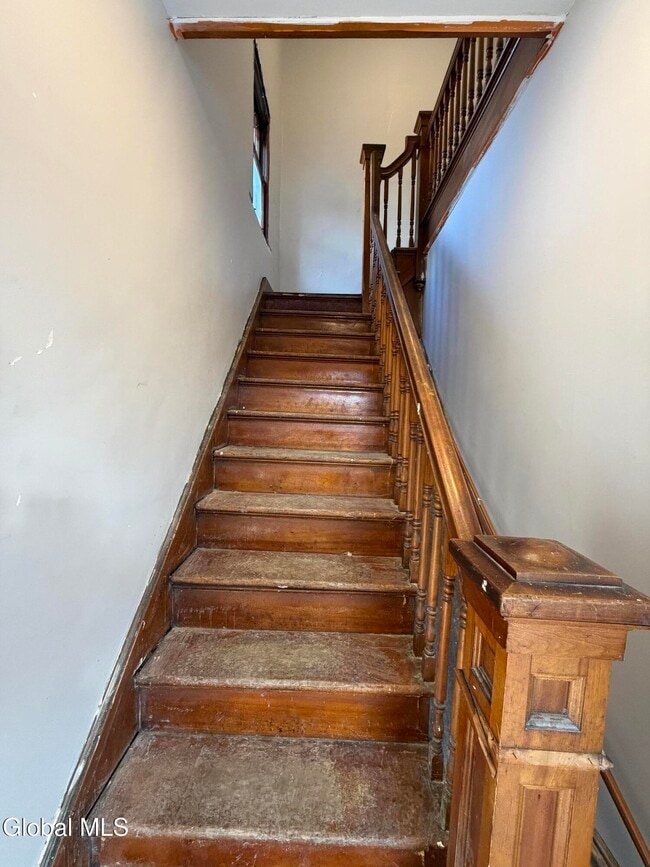 Building Photo - 608 3rd Ave