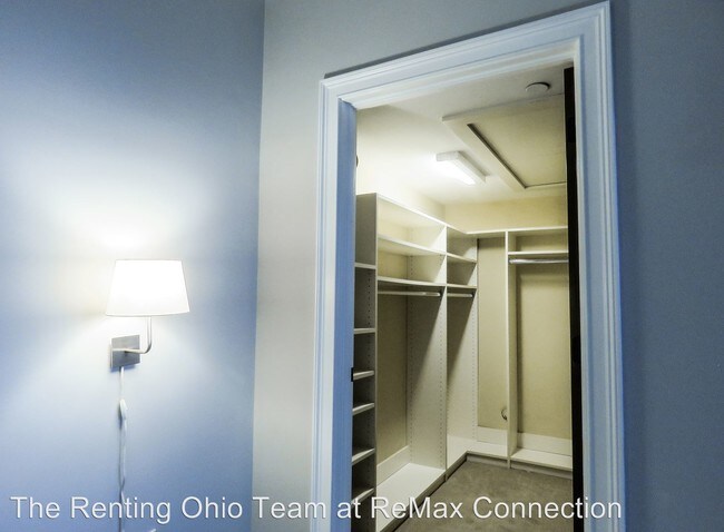 Building Photo - 166 E Gay St