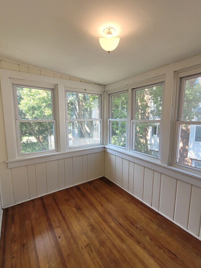 Building Photo - 1404 Bass Ave