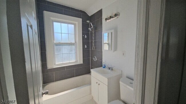 Building Photo - 264 Pomona Ave