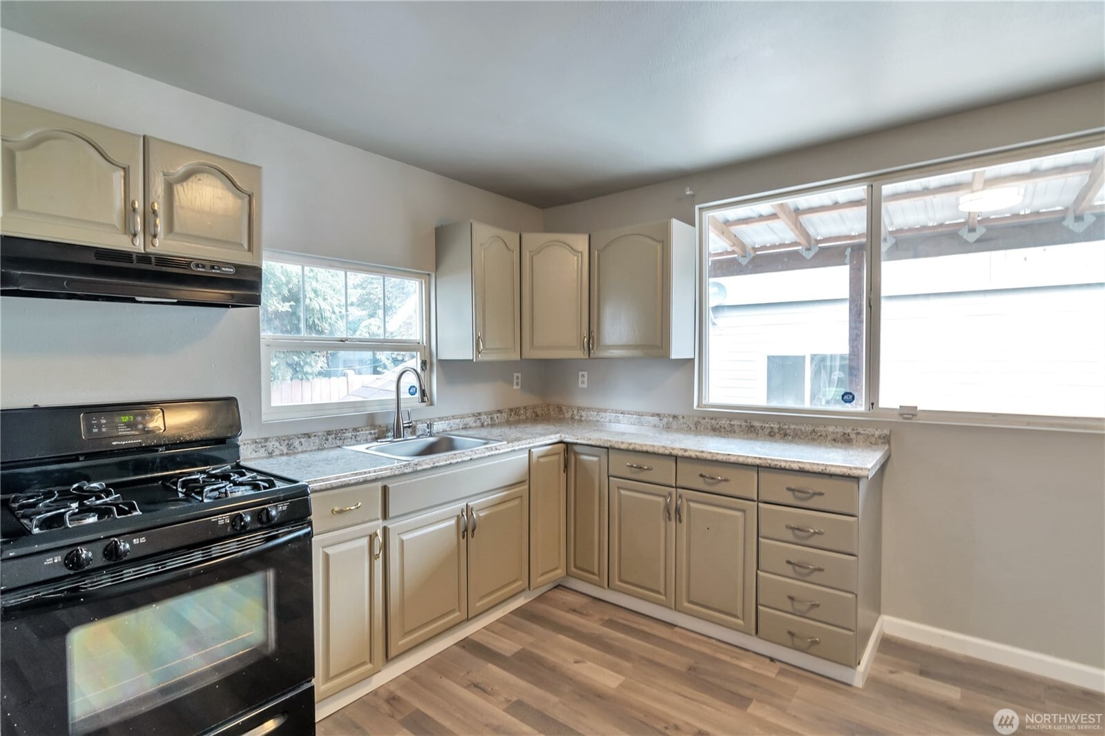 Building Photo - 730 S Elmgrove St