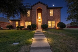 Building Photo - Spacious 4-Bedroom Home with Bonus Room and Large Backyard in Caruth Lake
