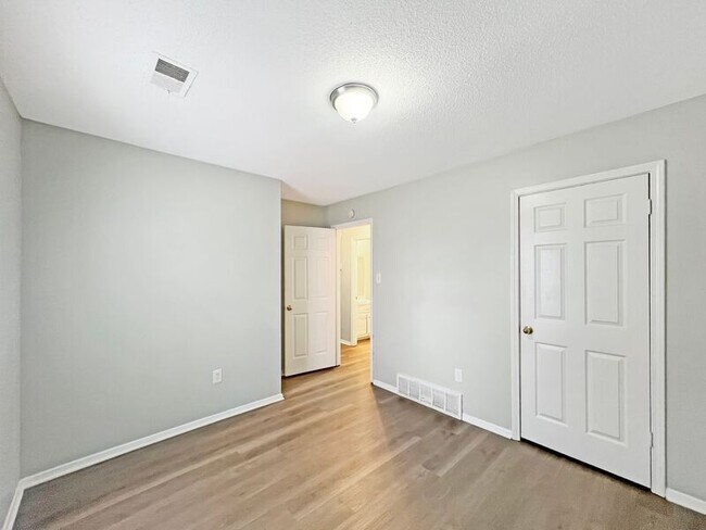 Building Photo - 3575 Shadow Oaks Pkwy