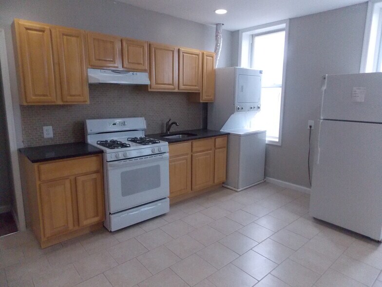 Kitchen - 1001 W Fayette St