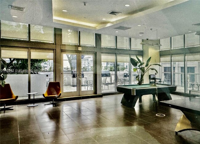 Building Photo - 1111 SW 1st Ave