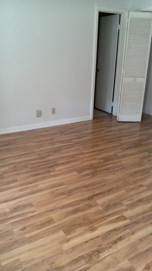 Building Photo - 1 Bedroom 1st Floor Condo