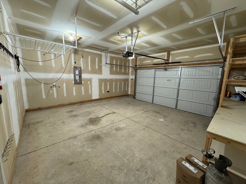 Building Photo - 440 Colony Lakes Dr