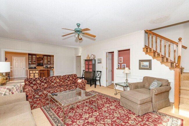 Building Photo - 10315 Crescent Ridge Dr