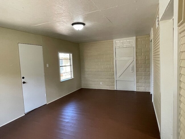 Building Photo - 422 S Orange St