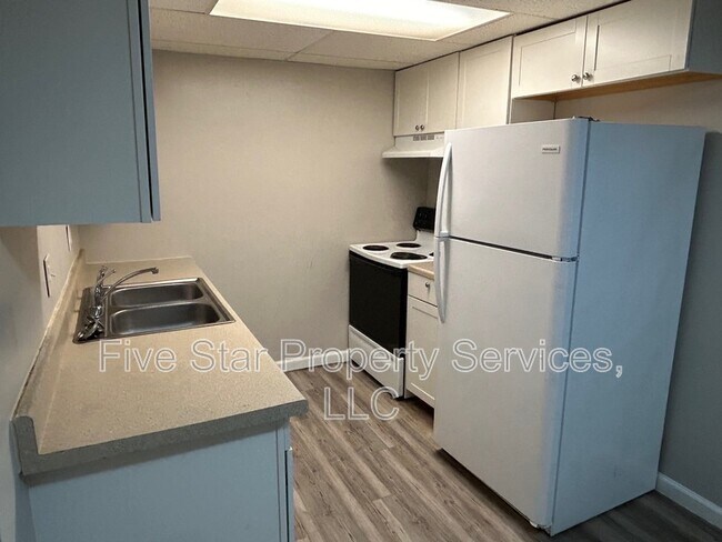 Building Photo - 201 W Allen St