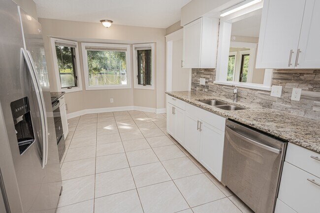 Building Photo - 5722 Gondolier Dr