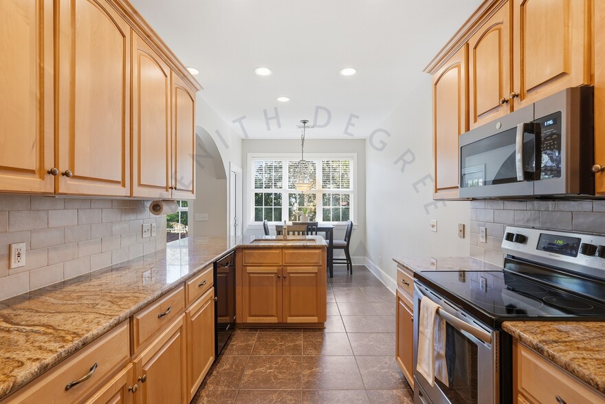 Building Photo - 245 Club Gate