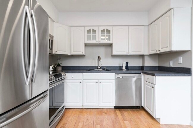 Building Photo - 106 13th St