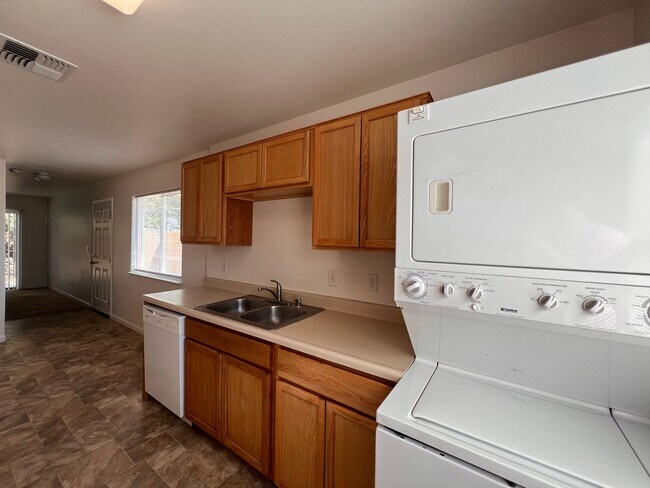 Building Photo - 725 Starlite Dr