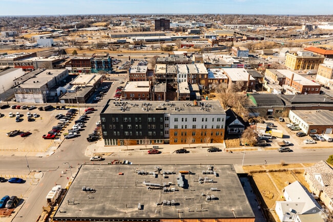 Building Photo - Eagle Heights