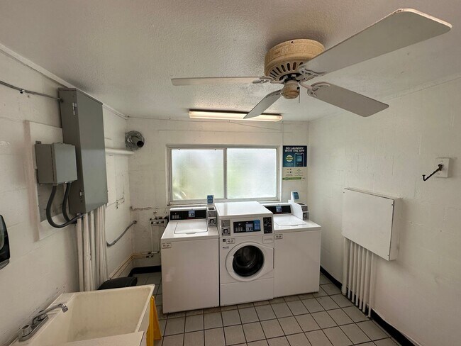 Building Photo - Renovated 2 Bed, 2 Bath Condo in Lakeside Community of Lake Maitland Terrace!!