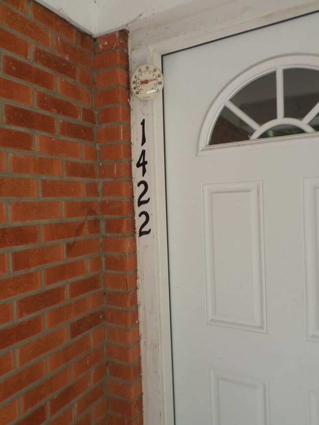 Building Photo - BONUS ROOM!