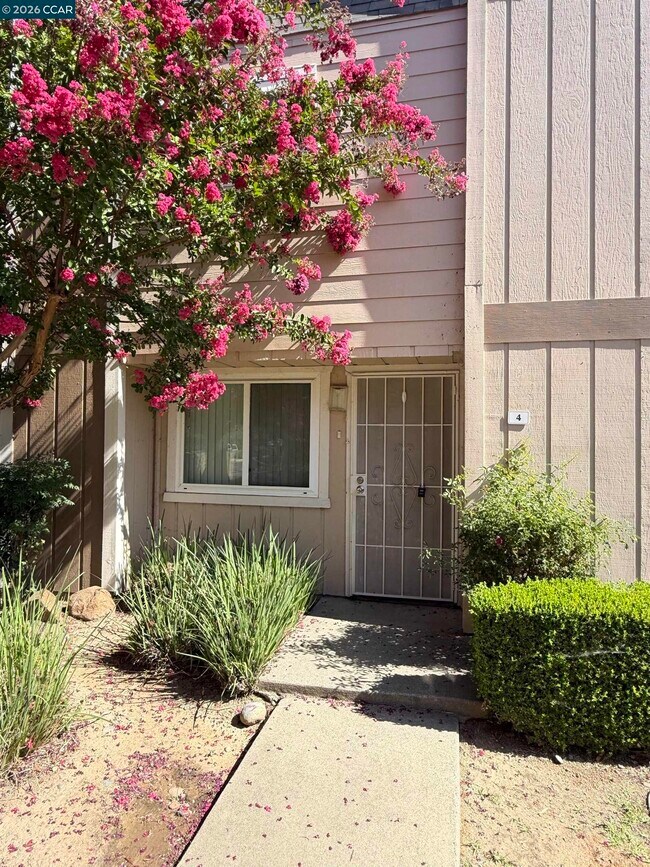 Building Photo - 7032 Fair Oaks Blvd