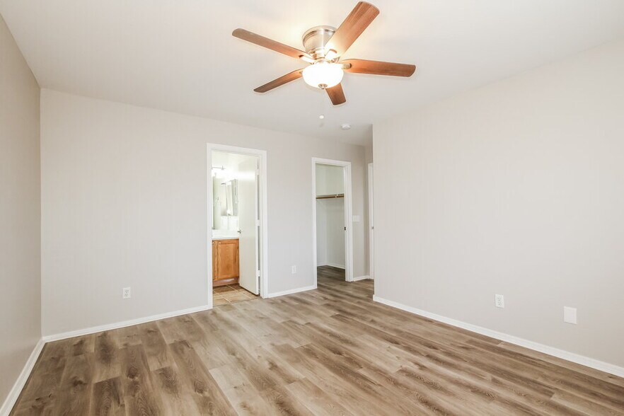 Building Photo - 14973 W Port Au Prince Ln