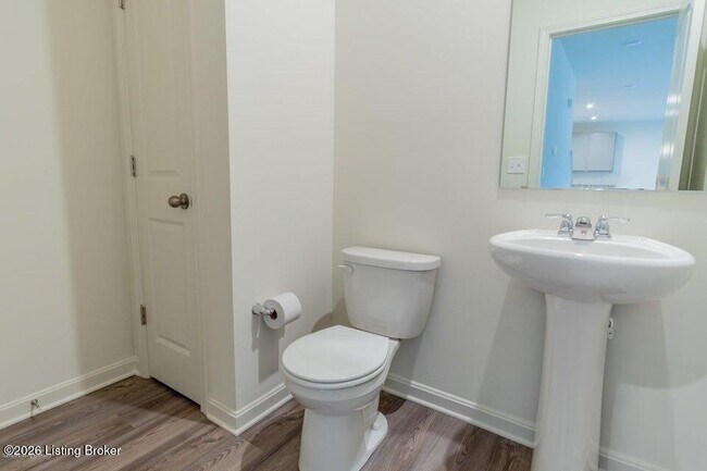 Building Photo - 1900 Cherry Glen Dr