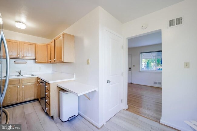 Building Photo - 5917 Rolston Rd