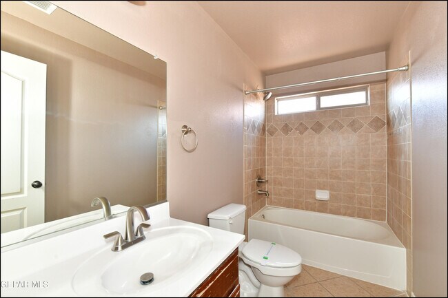 Building Photo - 3257 Sunset Point Dr