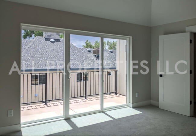 Building Photo - 8048 W 52nd Ln