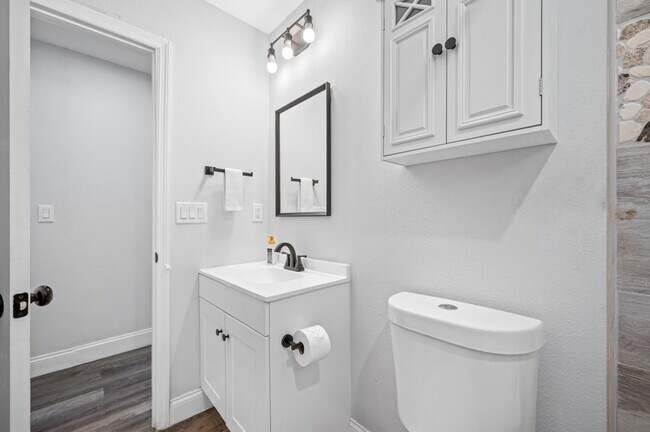 Building Photo - 920 N Castle Ct