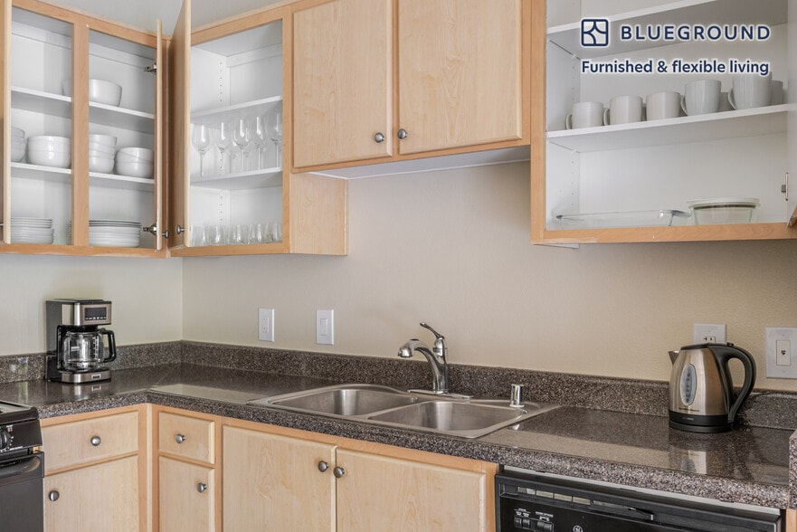 Building Photo - 5535 Westlawn Ave