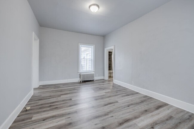 Building Photo - Park/5th Duplex