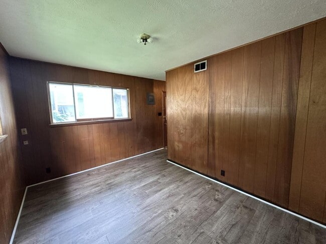 Building Photo - 507 S Connor Ave