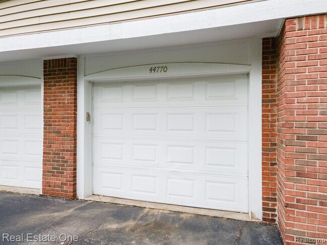 Building Photo - 44770 Marigold Dr