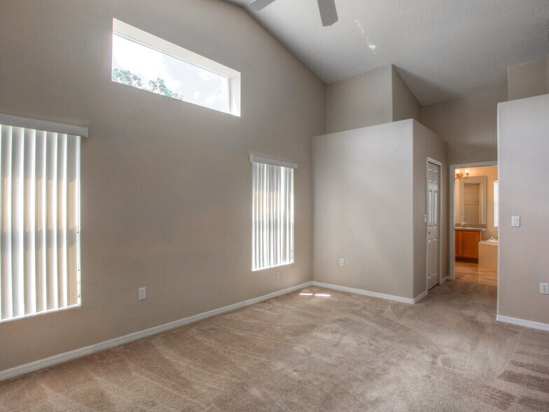 Building Photo - 9038 Water Hazard Dr
