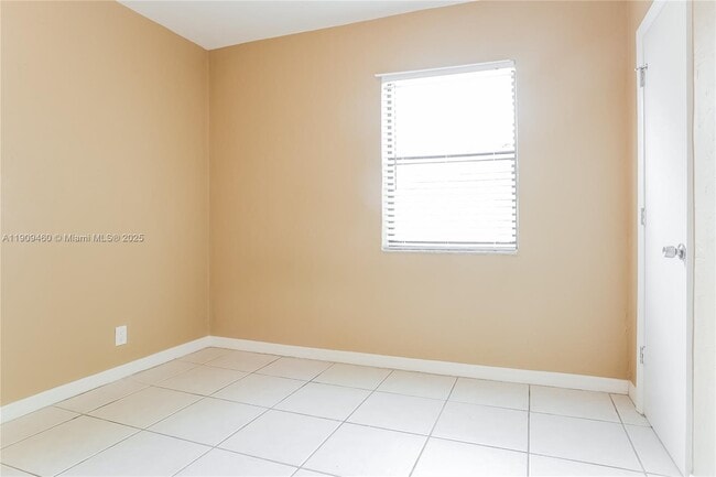 Building Photo - 1531 NW 12th Ct