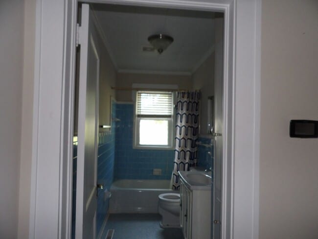 Building Photo - 808 Crawford Ave