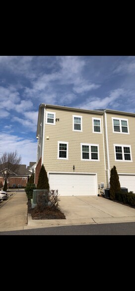 Building Photo - 508 Edelen Station Pl