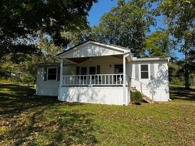 Primary Photo - 3 Bedrooms 2 Bath Home, freshly painted, n...