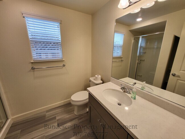 Building Photo - Beautiful 4 Bed / 3 Bath Home in Desirable WillowGlen Community ~7610 Wildrose Way, Rohnert Park