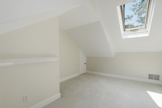 Building Photo - Enjoy Lowcountry living in this beautifully updated 3-Bed, 2-Bath home in Moss Creek!