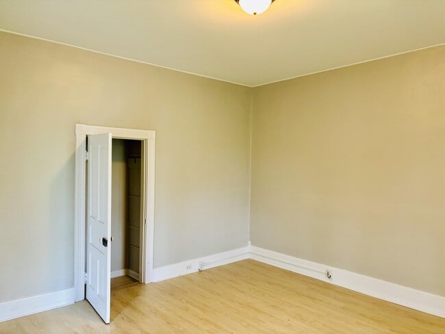 Building Photo - 1822 Highland Ave