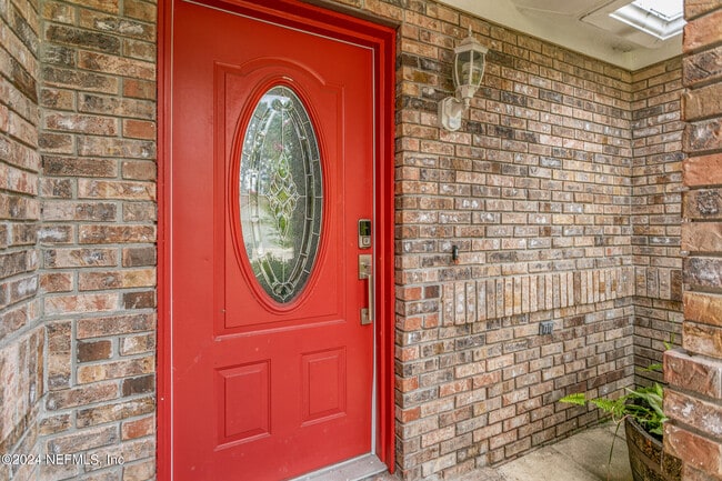 Building Photo - 8621 Goodbys Trace Dr