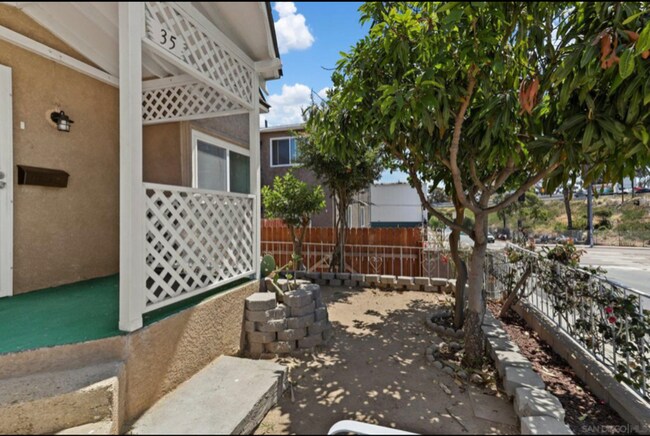 Building Photo - 35 19th St