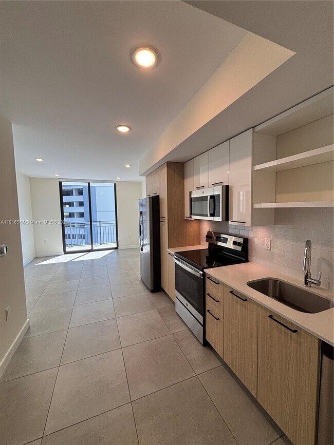 Building Photo - 16395 Biscayne Blvd