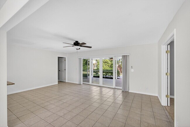 Building Photo - 1242 N Harbor Dr