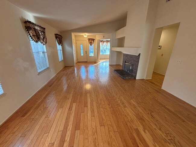 Building Photo - Charming one story home in Mission Village Gated Community