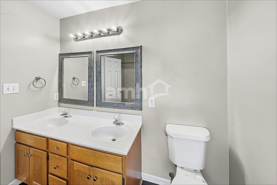 Building Photo - 2922 Cripple Creek Ct