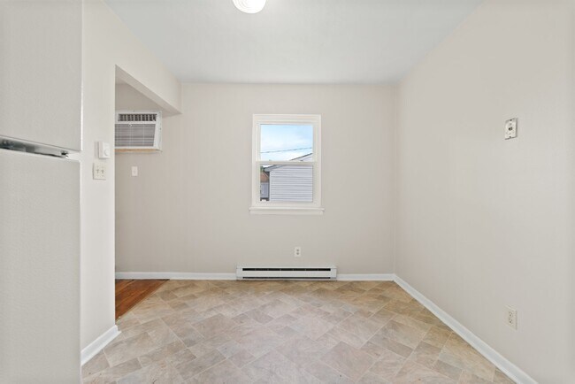 Building Photo - ADORABLE 2 BEDROOM APARTMENT FOR RENT in NORFOLK