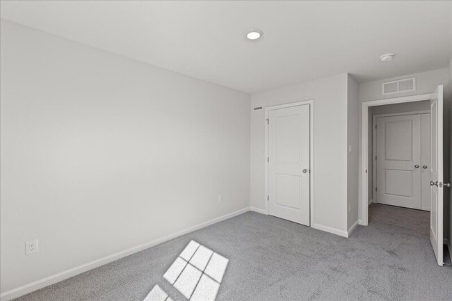 Building Photo - 27 Whaler Dr