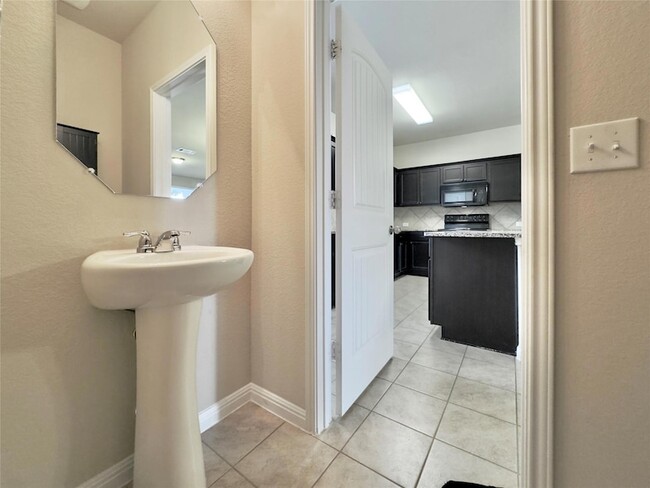Building Photo - 713 Katmai Cir